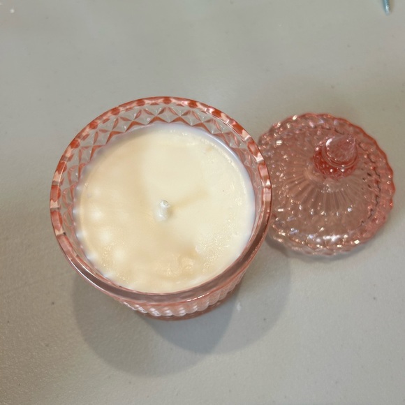 Vanilla Scented Soy Wax Candle in Elegant Pink Glass - Picture 3 of 3